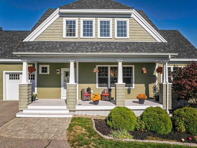 $949,900 | 4 Shore Lane, Dover, NH 03820