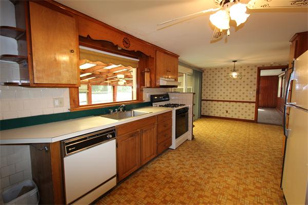 13 Oak Street Ashland, MA 01721 - Photo 4 of 30