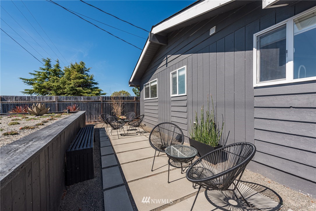 271 3 Crabs Road Sequim, WA 98382 - Photo 20 of 40 a view of a chairs and table in the patio