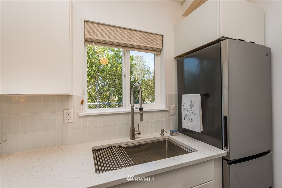 271 3 Crabs Road Sequim, WA 98382 - Photo 32 of 40 a kitchen that has a sink and a window