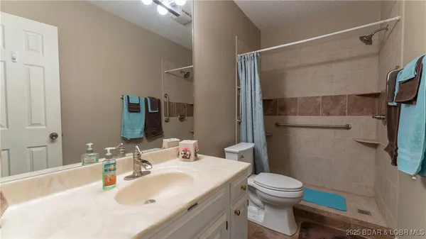 $344,500 | 90 Falls Point Drive, Unit 1B, Lake Ozark, MO 65049