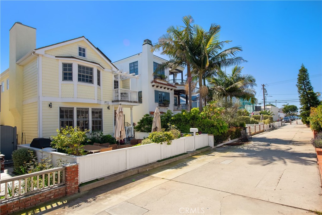 336 10th Street Manhattan Beach, CA 90266 - Photo 1 of 33
