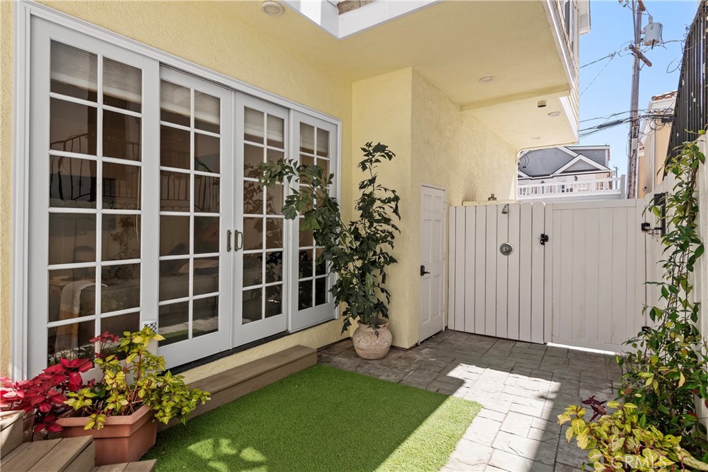 336 10th Street Manhattan Beach, CA 90266 - Photo 15 of 33