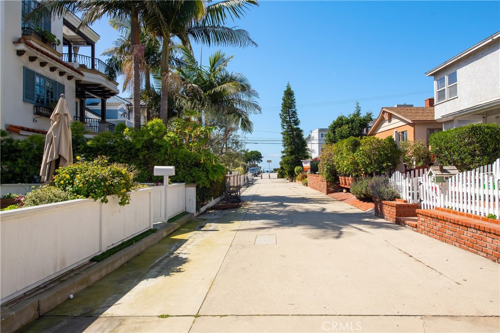 336 10th Street Manhattan Beach, CA 90266 - Photo 2 of 33