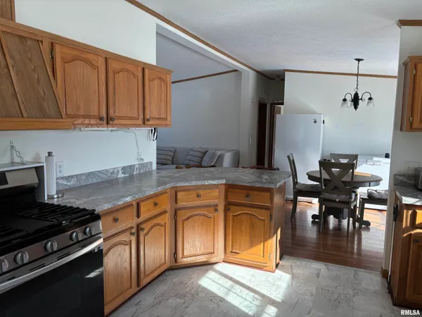 $180,000 | 400 West Collins Street, Mendon, IL 62351
