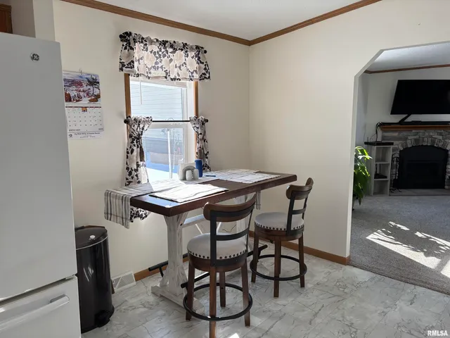 $220,000 | 400 West Collins Street, Mendon, IL 62351