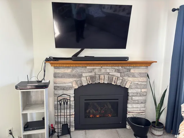 $220,000 | 400 West Collins Street, Mendon, IL 62351