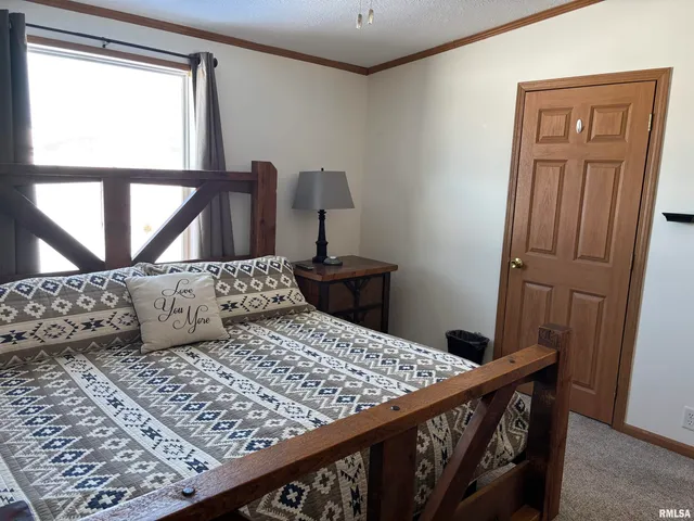 $220,000 | 400 West Collins Street, Mendon, IL 62351