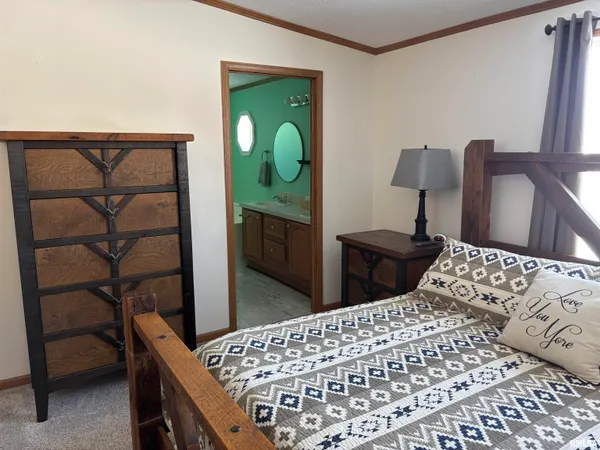 $180,000 | 400 West Collins Street, Mendon, IL 62351