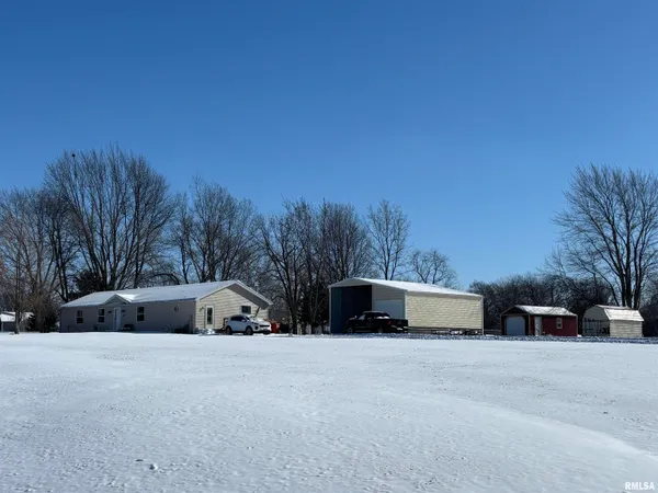 $180,000 | 400 West Collins Street, Mendon, IL 62351