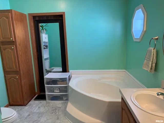 $220,000 | 400 West Collins Street, Mendon, IL 62351