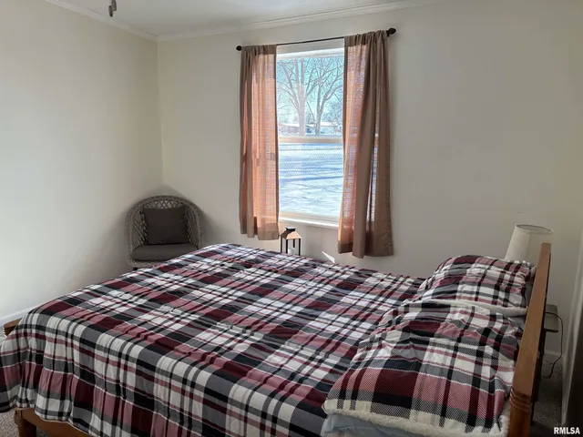 $220,000 | 400 West Collins Street, Mendon, IL 62351