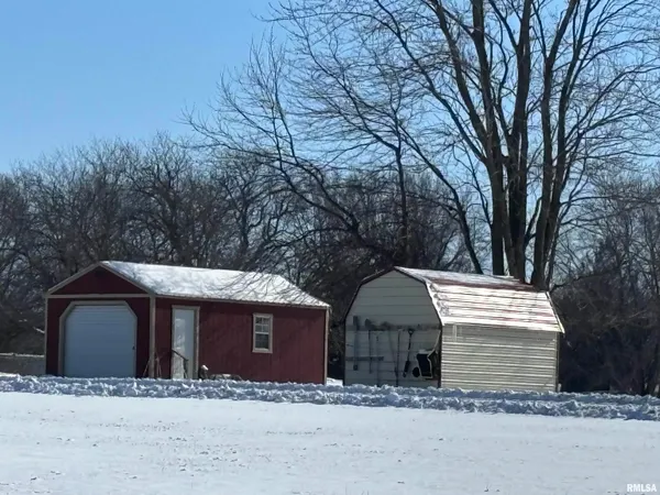 $180,000 | 400 West Collins Street, Mendon, IL 62351