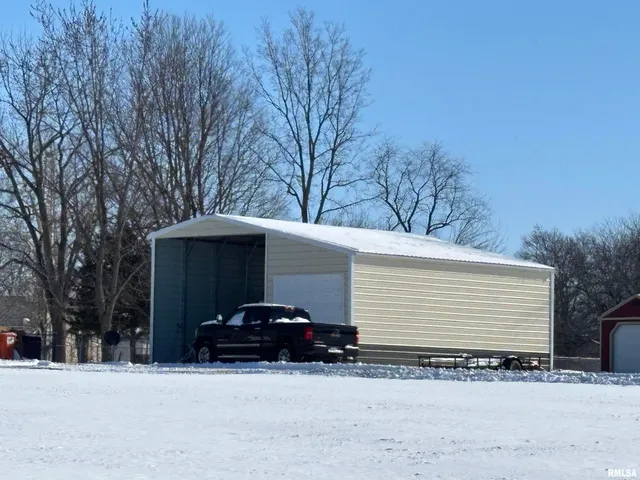 $220,000 | 400 West Collins Street, Mendon, IL 62351
