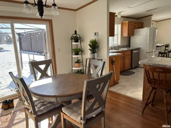 $180,000 | 400 West Collins Street, Mendon, IL 62351