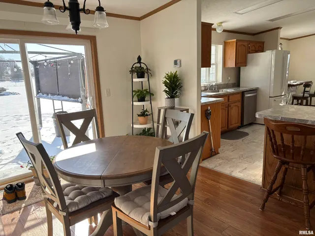 $220,000 | 400 West Collins Street, Mendon, IL 62351