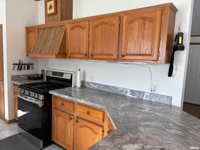 $220,000 | 400 West Collins Street, Mendon, IL 62351