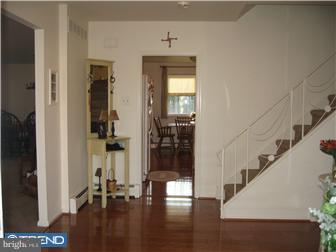 127 Tulip Road Holland, PA 18966 - Photo 3 of 12 Foyer