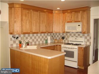127 Tulip Road Holland, PA 18966 - Photo 4 of 12 Kitchen