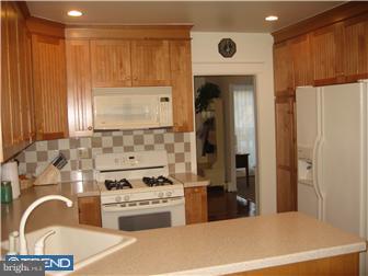 127 Tulip Road Holland, PA 18966 - Photo 5 of 12 Kitchen