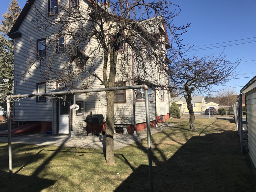 202-204 Oak Street Springfield, MA 01151 - Photo 6 of 6 Gallery Image 6