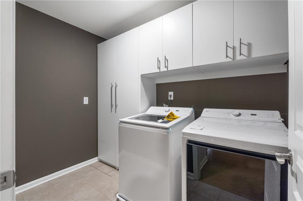 865 Great Glen Place Suwanee, GA 30024 - Photo 33 of 45 a utility room with dryer and washer