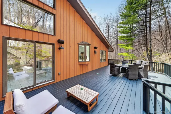 $1,290,000 | 57 Chester Court, Cortlandt Manor, NY 10567