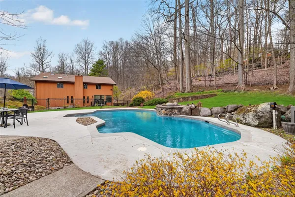 $1,290,000 | 57 Chester Court, Cortlandt Manor, NY 10567