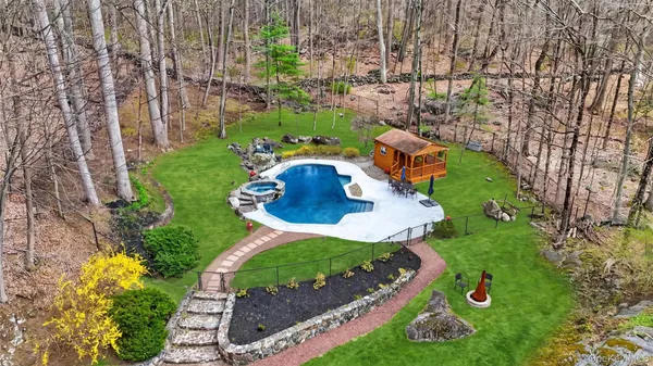 $1,290,000 | 57 Chester Court, Cortlandt Manor, NY 10567