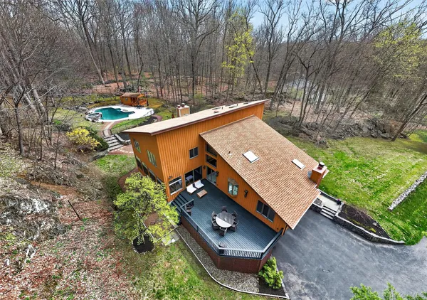 $1,290,000 | 57 Chester Court, Cortlandt Manor, NY 10567