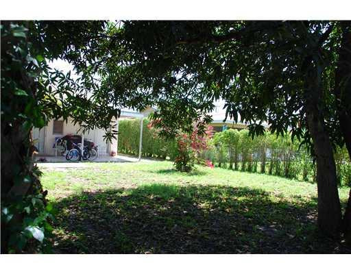 285 Southwest 6th Street Boca Raton, FL 33432 - Photo 16 of 16 Yard/Garden