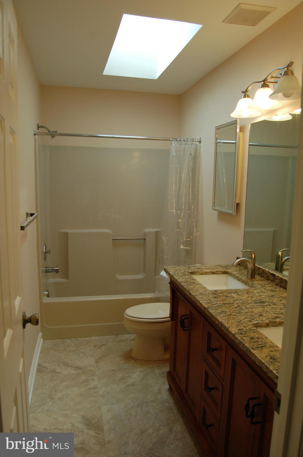 7238 Hikmat Road Manassas, VA 20111 - Photo 11 of 19 Bath (Master)