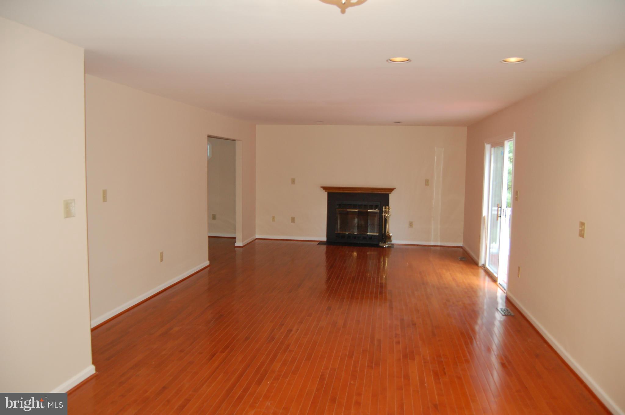 7238 Hikmat Road Manassas, VA 20111 - Photo 4 of 19 Family Room