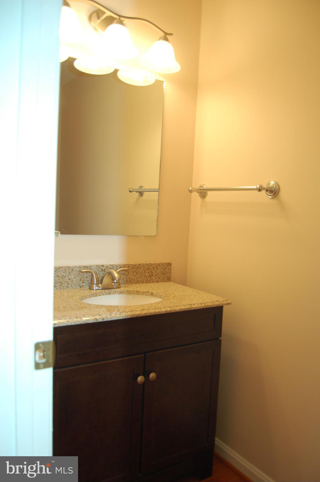 7238 Hikmat Road Manassas, VA 20111 - Photo 8 of 19 Bath