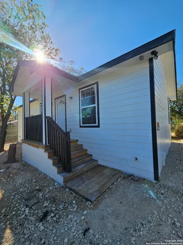 $1,150 | 2015 San Luis Street, Unit 2, San Antonio, TX 78207