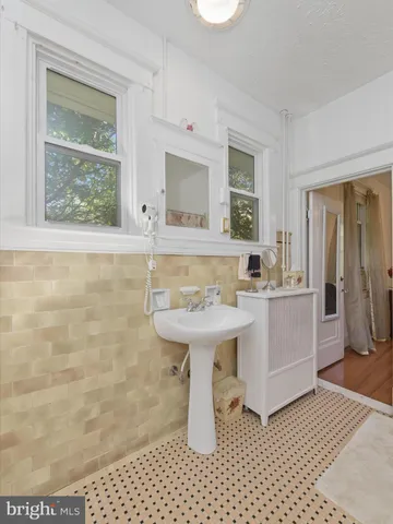 a black and white photo of a room