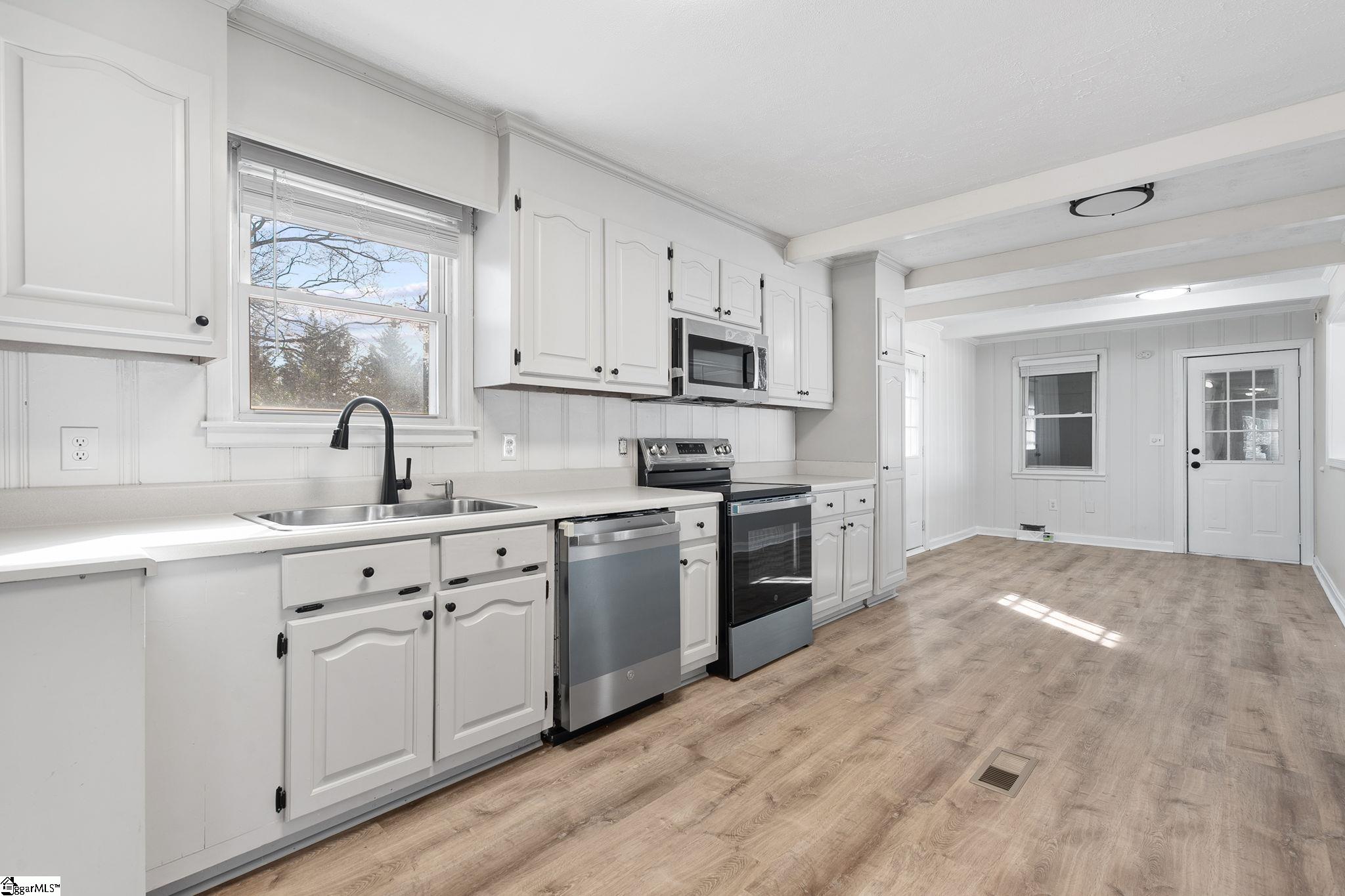 105 Mauldin Circle Mauldin, SC 29662 - Photo 18 of 25