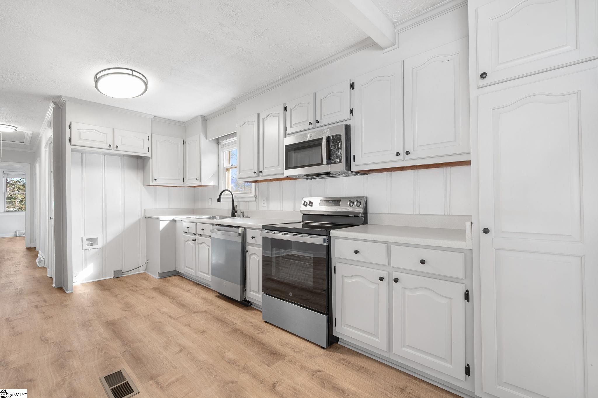 105 Mauldin Circle Mauldin, SC 29662 - Photo 4 of 25