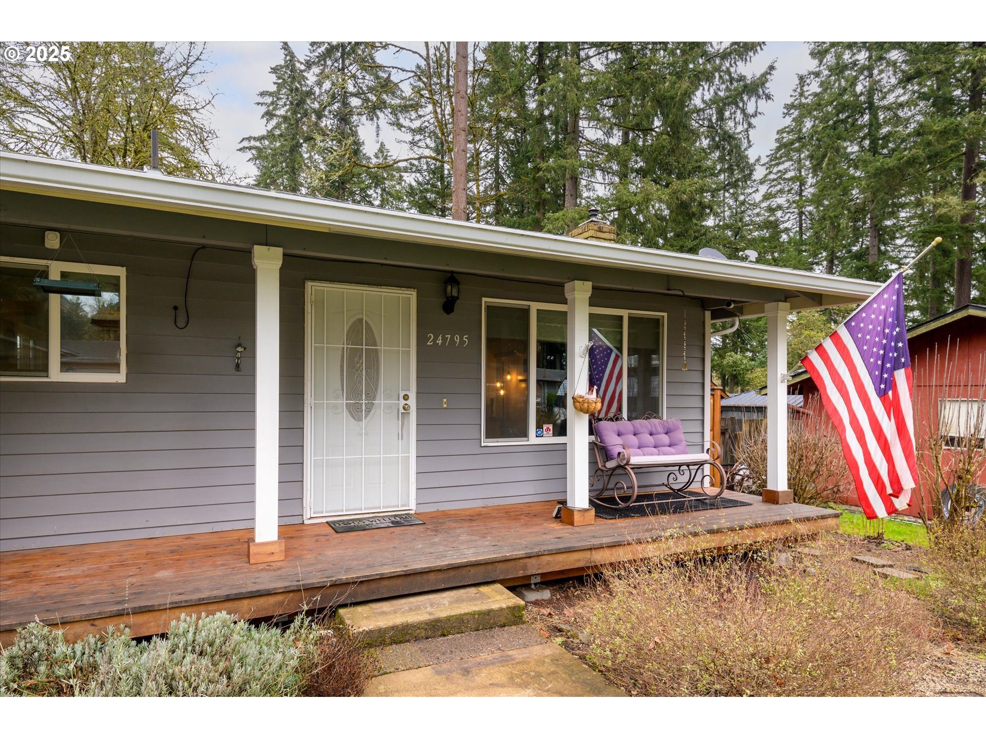 24795 Parkside Drive Veneta, OR 97487 - Photo 2 of 42 a front view of a house with a yard