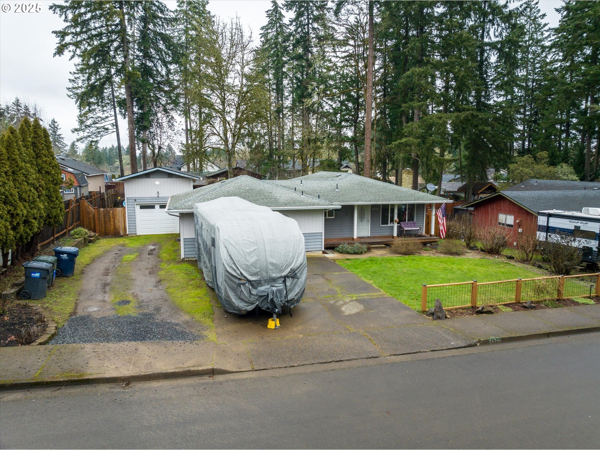 24795 Parkside Drive Veneta, OR 97487 - Photo 38 of 42 a front view of a house with garden