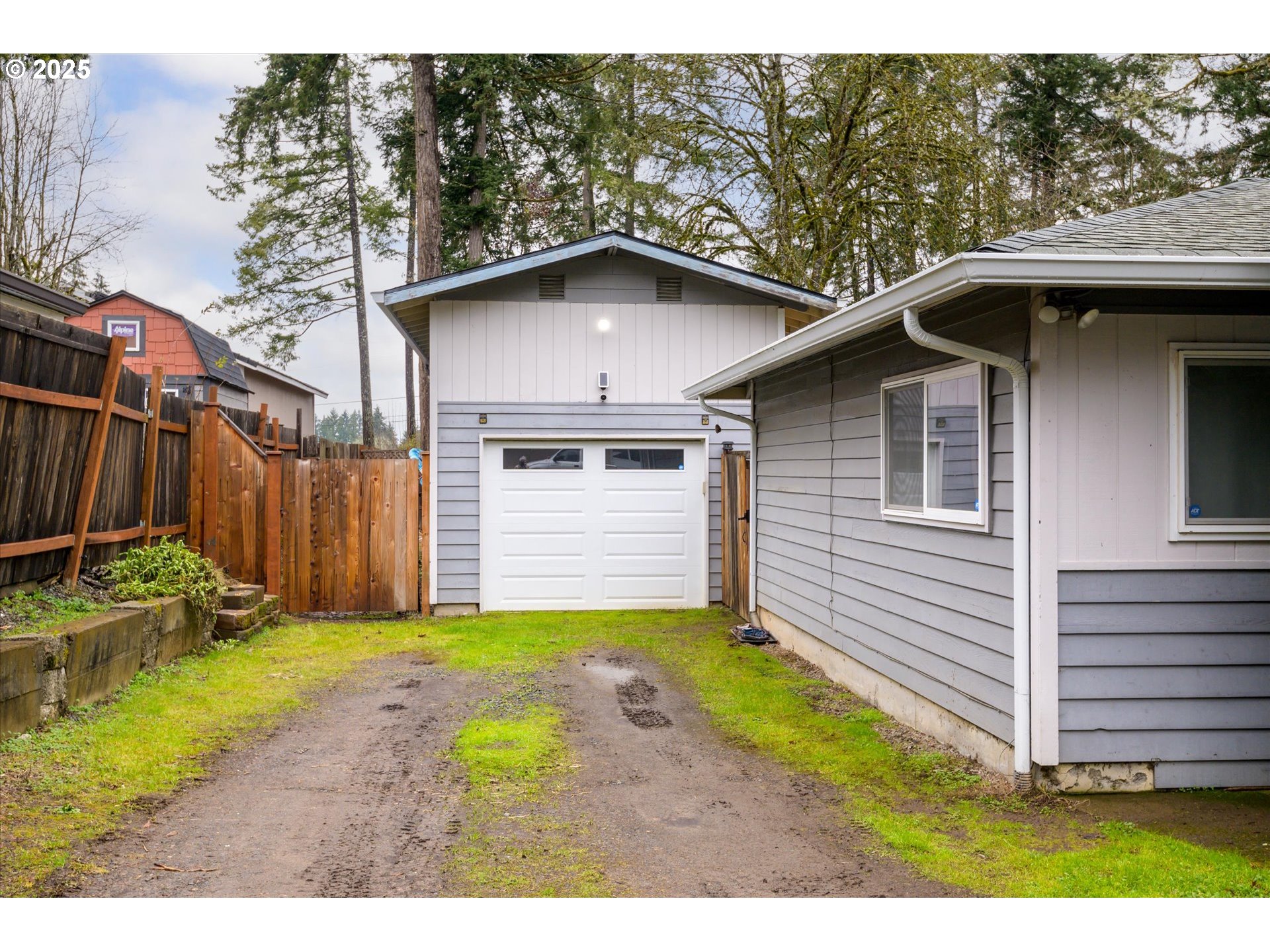 24795 Parkside Drive Veneta, OR 97487 - Photo 4 of 42 a small house with a outdoor space