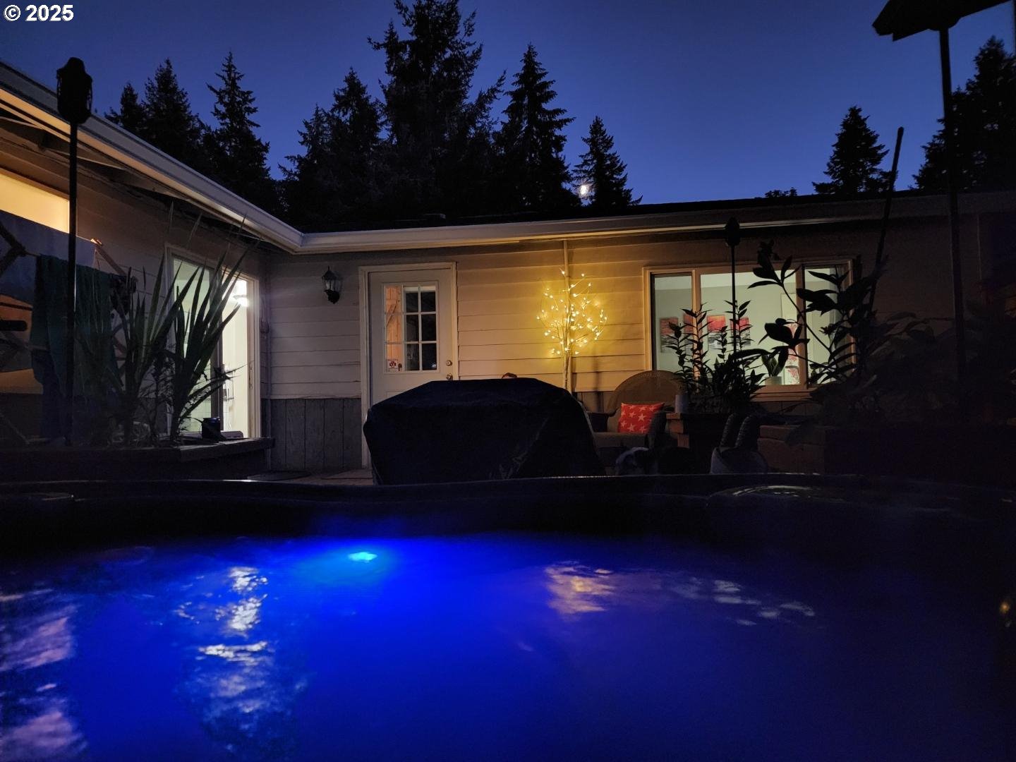 24795 Parkside Drive Veneta, OR 97487 - Photo 41 of 42 a front view of a house with a yard