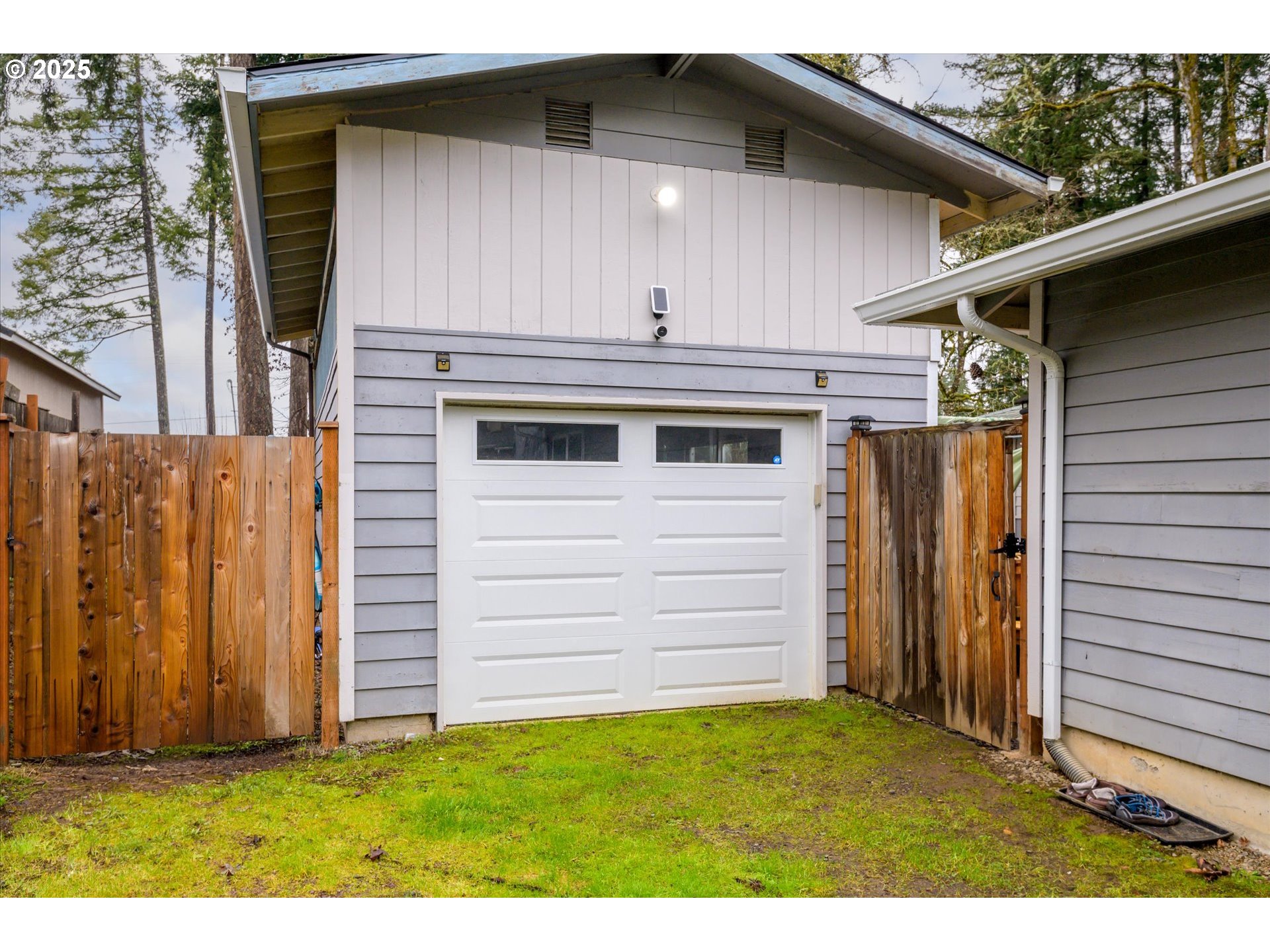 24795 Parkside Drive Veneta, OR 97487 - Photo 5 of 42 a backyard of a house
