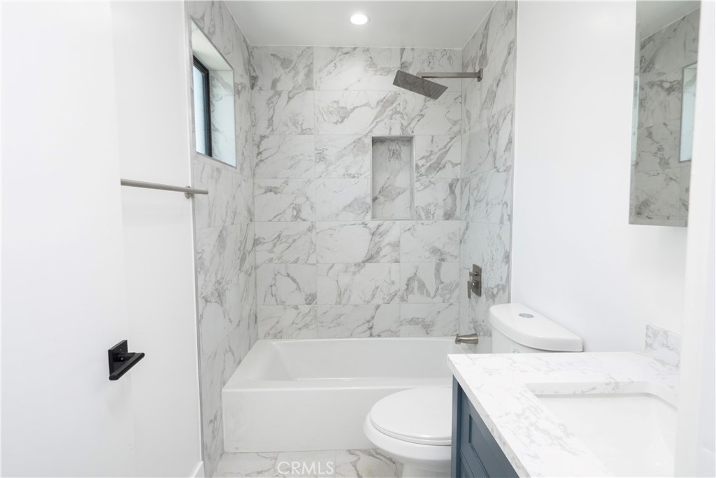 1571 Ricardo Street Los Angeles, CA 90033 - Photo 13 of 29 a bathroom with a toilet and a bathtub