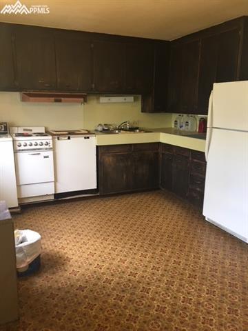 7565 Maverick Road Colorado Springs, CO 80908 - Photo 8 of 21 Kitchen