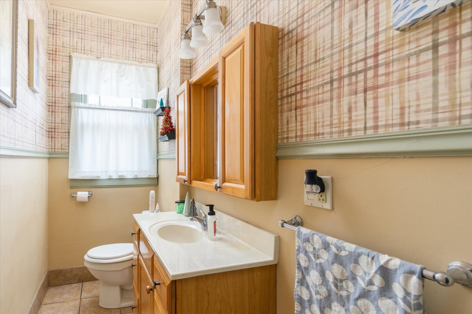532 7th Street LaSalle, IL 61301 - Photo 18 of 36 a bathroom with a sink toilet and mirror