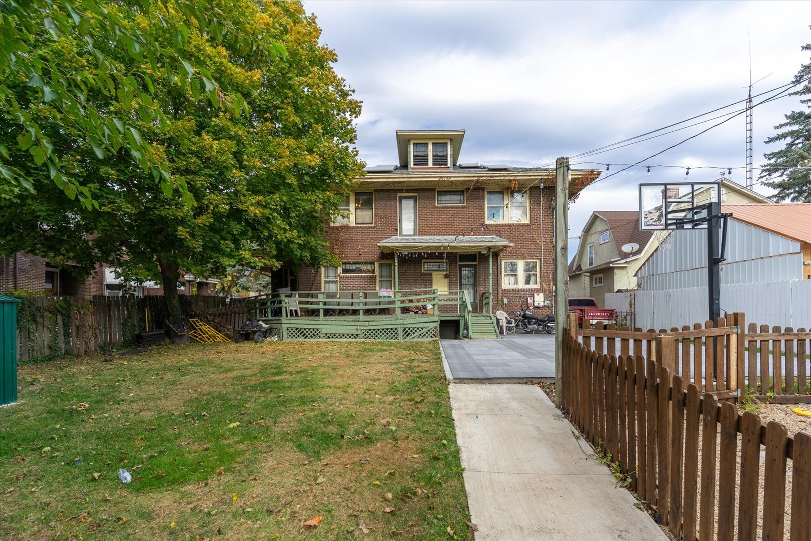 532 7th Street LaSalle, IL 61301 - Photo 29 of 36 a front view of a house with garden