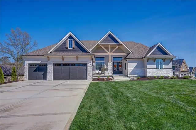 $1,325,000 | 2 Sequoyah Pointe, Lake Winnebago, MO 64034