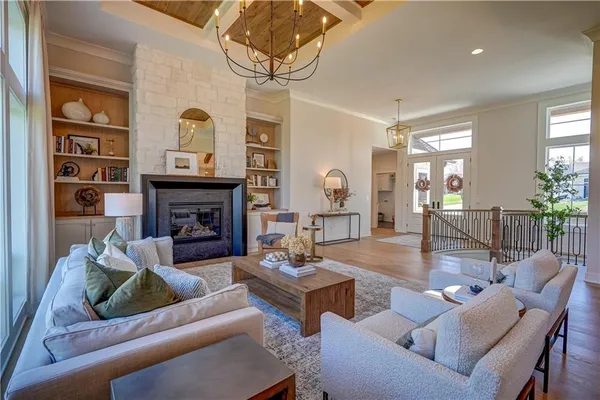 $1,325,000 | 2 Sequoyah Pointe, Lake Winnebago, MO 64034