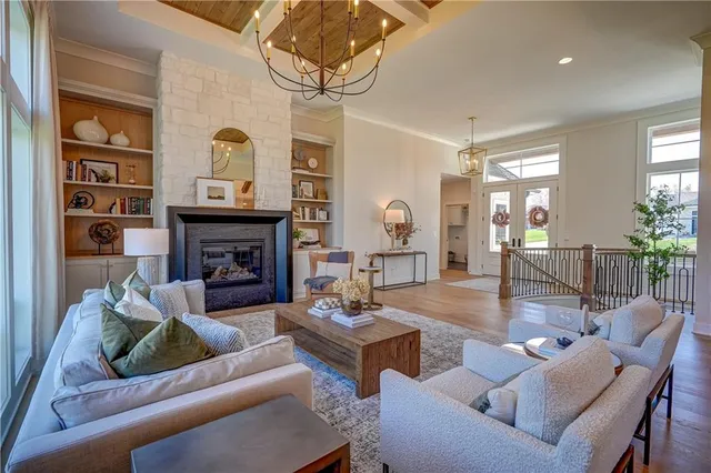 $1,325,000 | 2 Sequoyah Pointe, Lake Winnebago, MO 64034